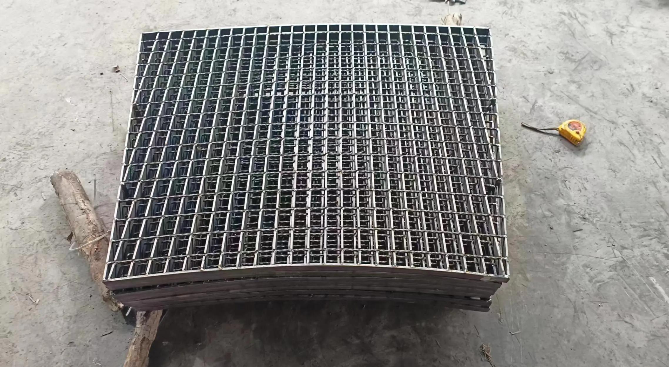 鋼格板:建筑與工業(yè)的強力支撐